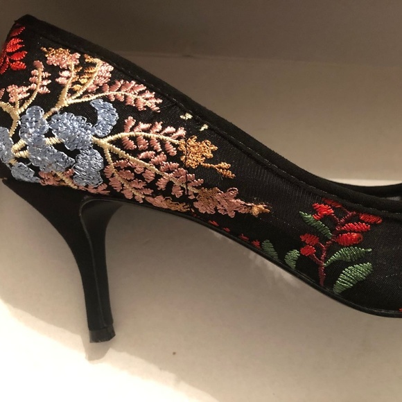 charles by charles david addie floral heels